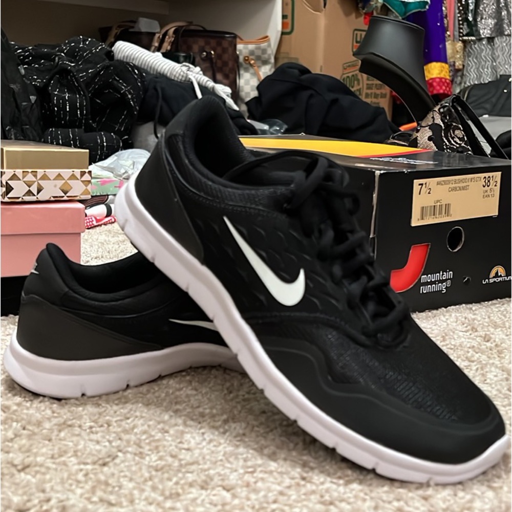 Black and white Nikes shoes for women size 7.5